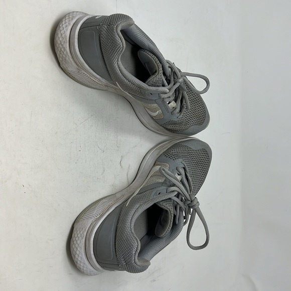 Women’s Nike run swift 2 gray preowned good condition! - Picture 2 of 3